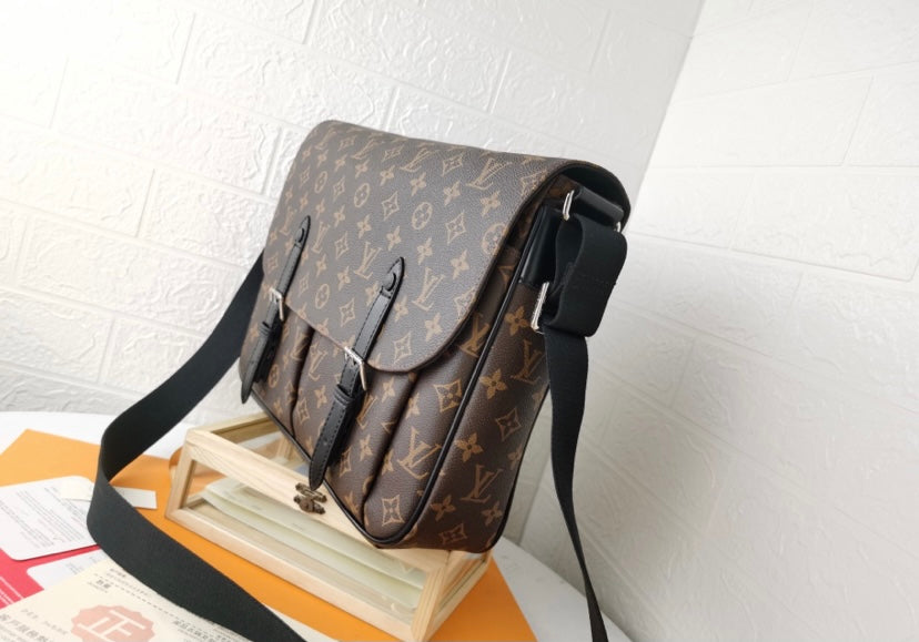 Messenger LV handbag
